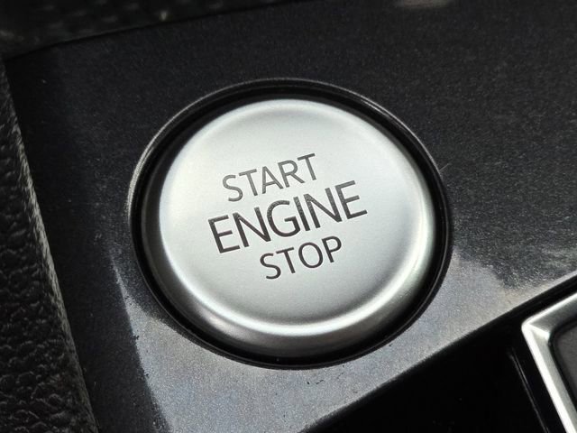 Used 2021 Volkswagen Tiguan SE image 34