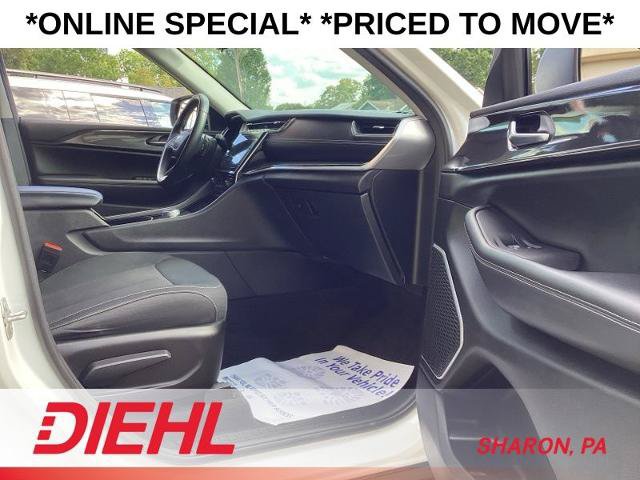 Used 2022 Jeep Grand Cherokee Laredo w/ Luxury Tech Group I AWD/4WD image 11