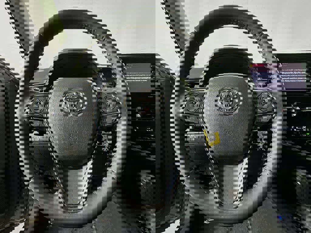 Used 2023 Toyota Camry SE image 18