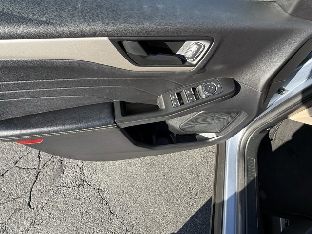 Certified 2022 Ford Escape SE w/ SE Sport Appearance Package image 22