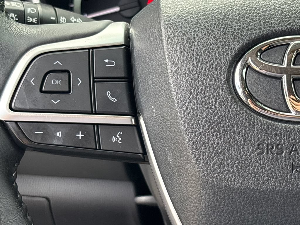 Used 2023 Toyota Highlander XLE FWD image 20