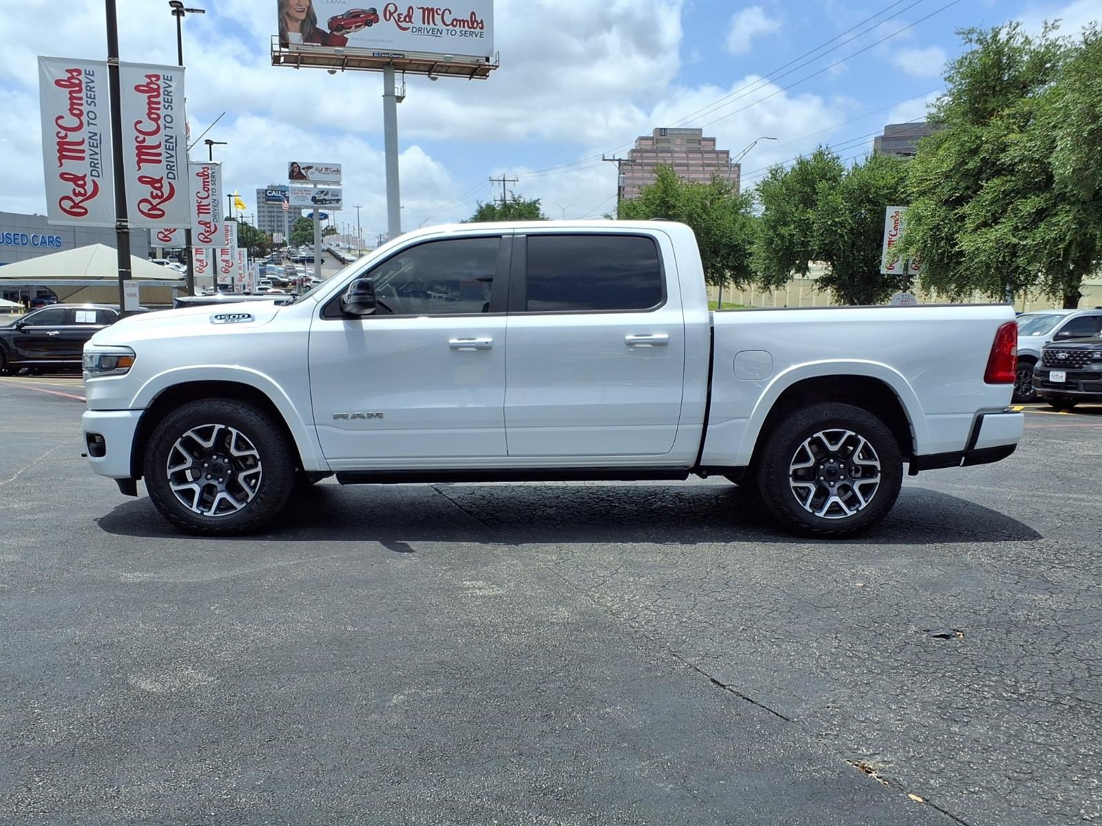 Used 2025 RAM 1500 Laramie AWD/4WD image 8