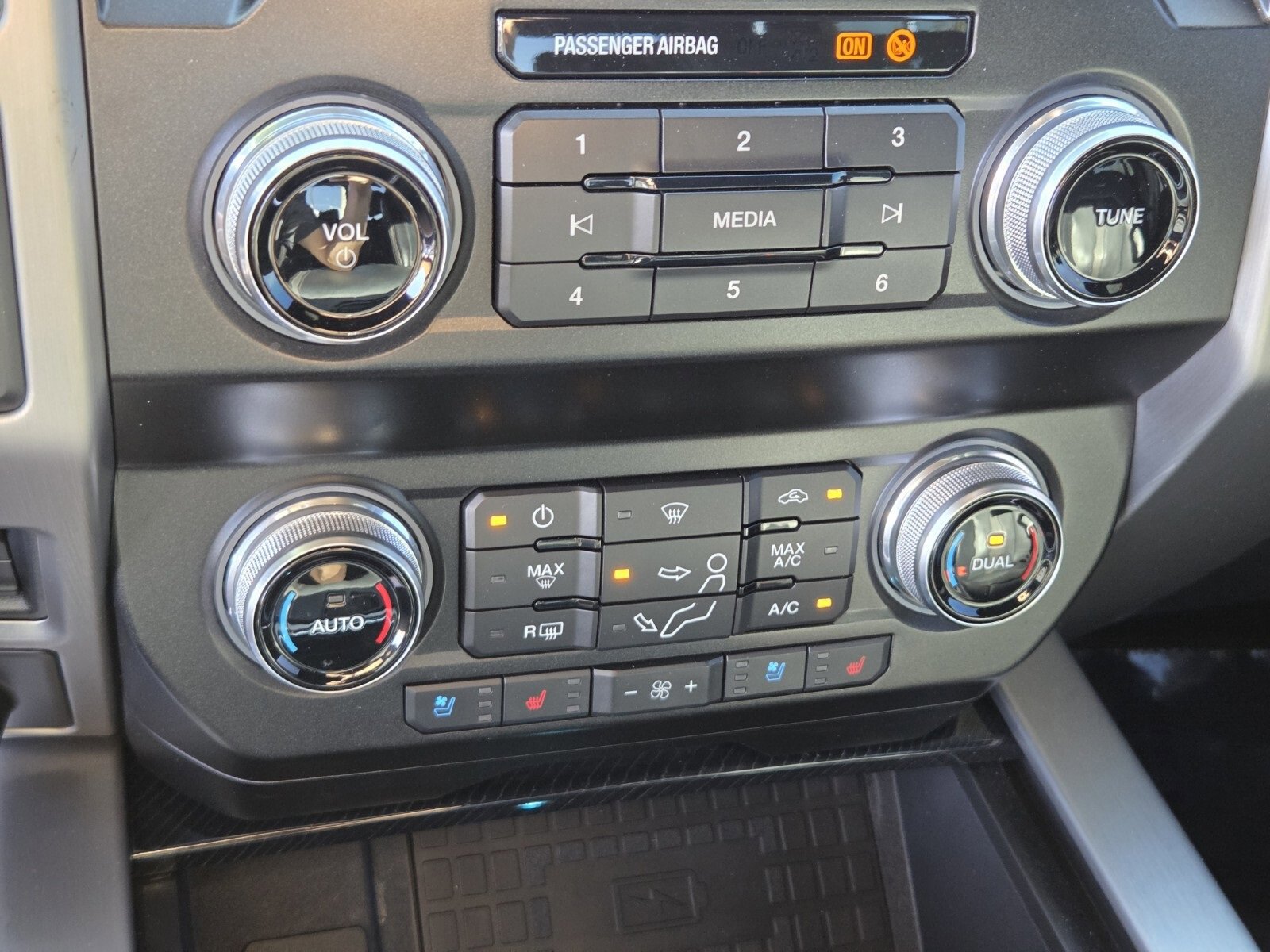 Certified 2021 Ford F350 Platinum image 22