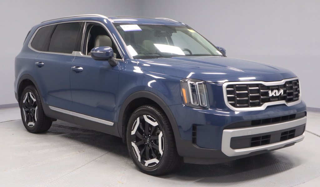 Used 2023 Kia Telluride S w/ S Sunroof Package