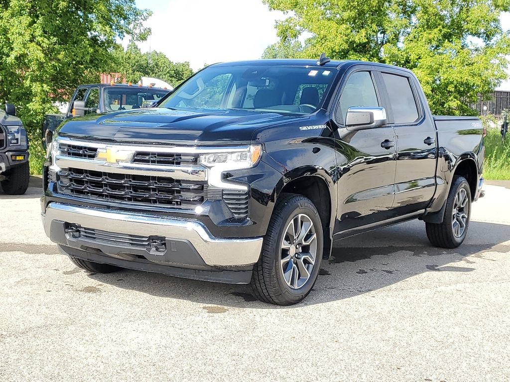 Used 2024 Chevrolet Silverado 1500 LT AWD/4WD image 2