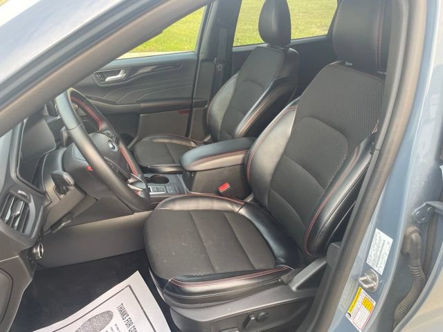 Certified 2025 Ford Escape ST-Line Select AWD/4WD image 19