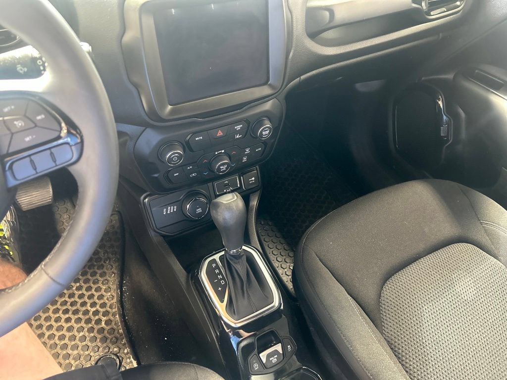 Used 2022 Jeep Renegade Altitude AWD/4WD image 5