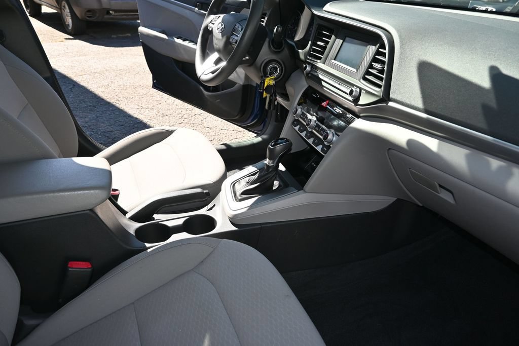 Used 2020 Hyundai Elantra SE FWD image 23