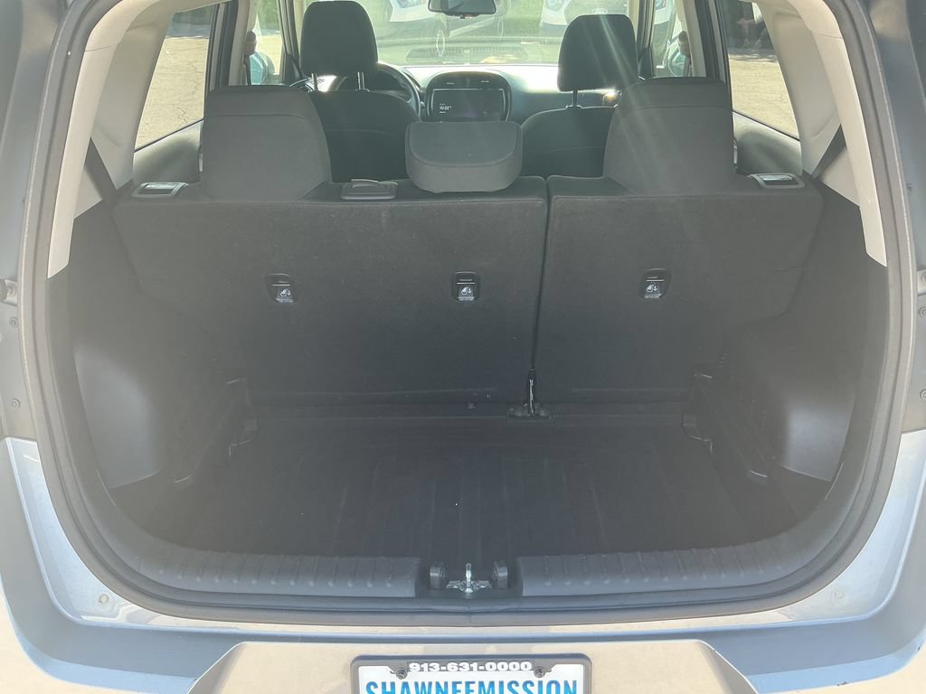 Used 2023 Kia Soul S FWD image 7