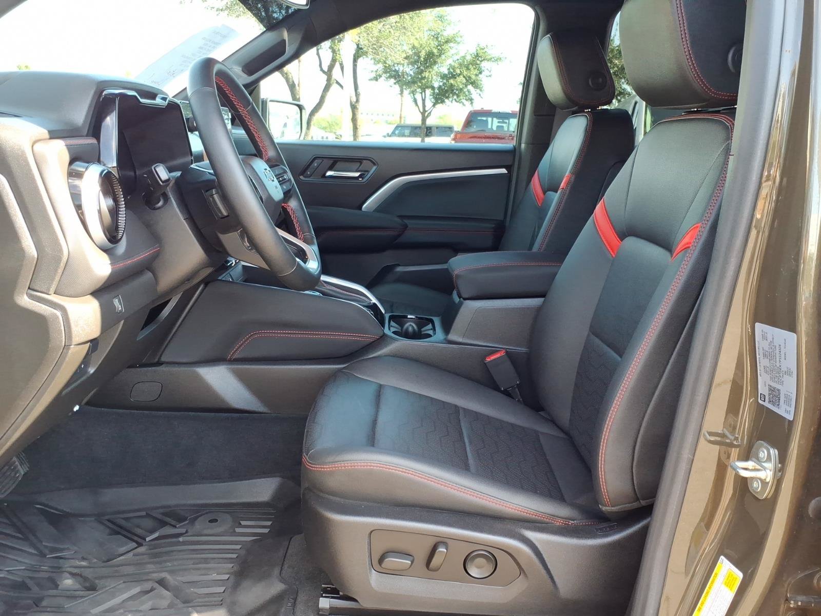 Used 2023 Chevrolet Colorado Z71 w/ Z71 Convenience Package 2 AWD/4WD image 14