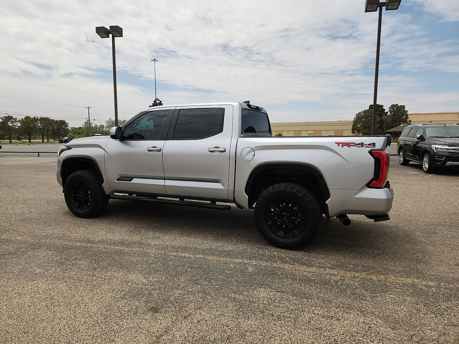 Used 2024 Toyota Tundra Platinum w/ TRD Off-Road Package AWD/4WD image 4