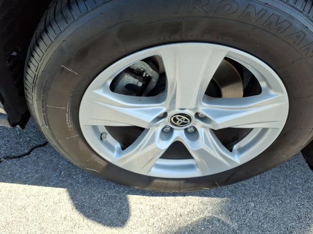 Used 2023 Toyota Highlander LE image 17