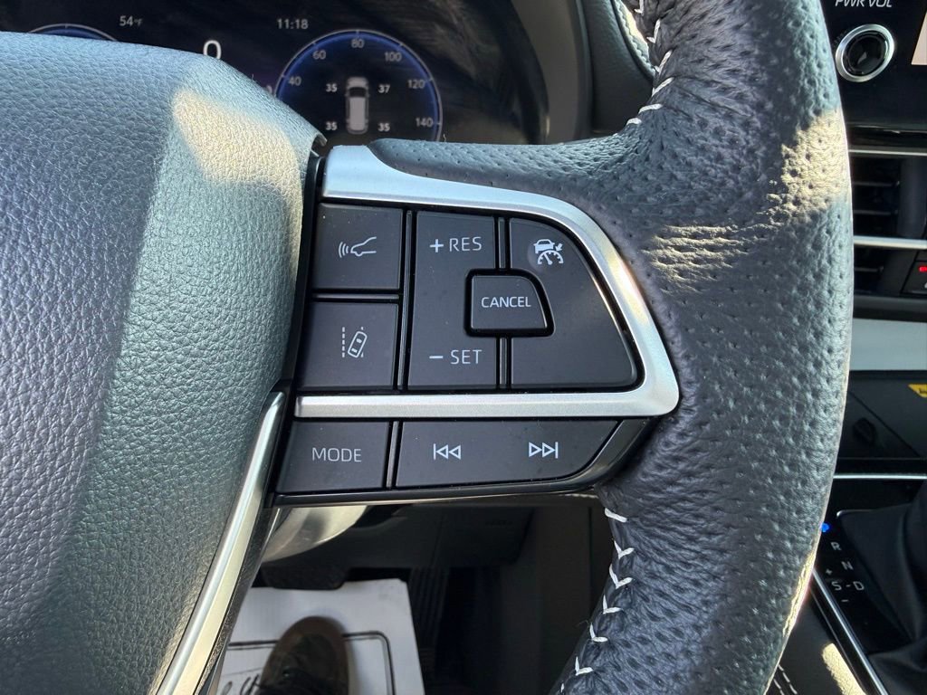 Used 2025 Toyota Sienna XSE w/ XSE Plus Package image 17