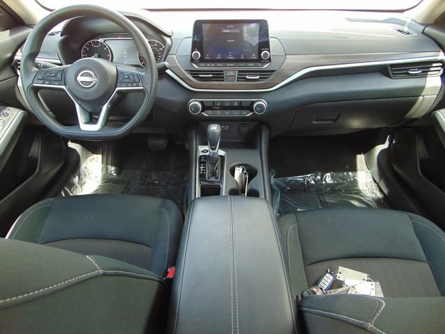 Used 2025 Nissan Altima 2.5 SV FWD image 22