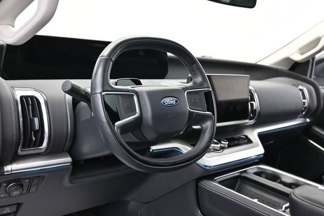 Certified 2025 Ford Expedition Platinum AWD/4WD image 15