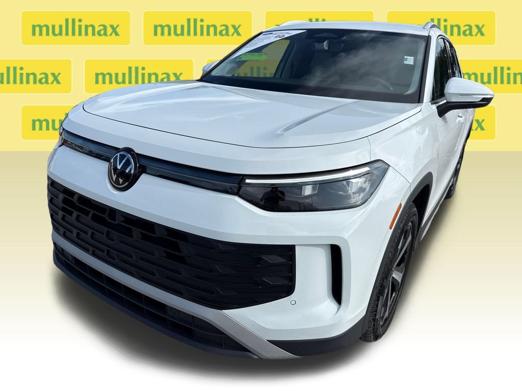 Used 2025 Volkswagen Tiguan SE FWD image 9