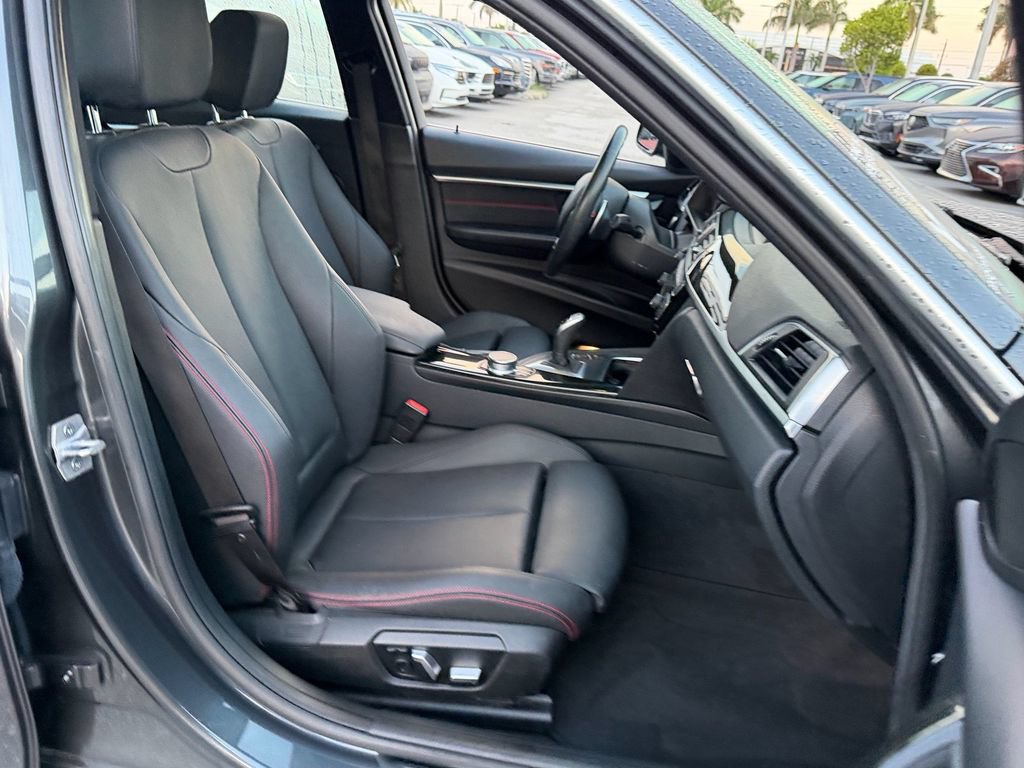 Used 2018 BMW 330i xDrive Sedan AWD/4WD image 19
