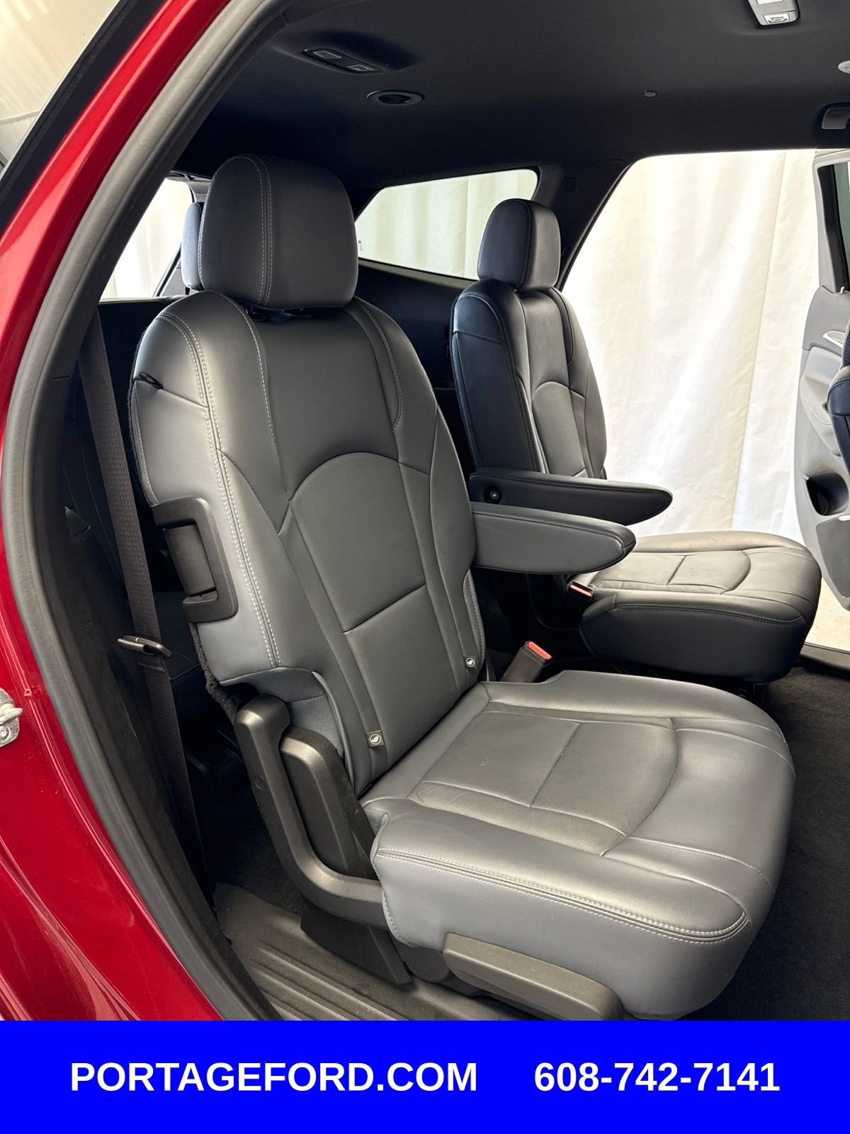 Used 2024 Buick Enclave Premium AWD/4WD image 31