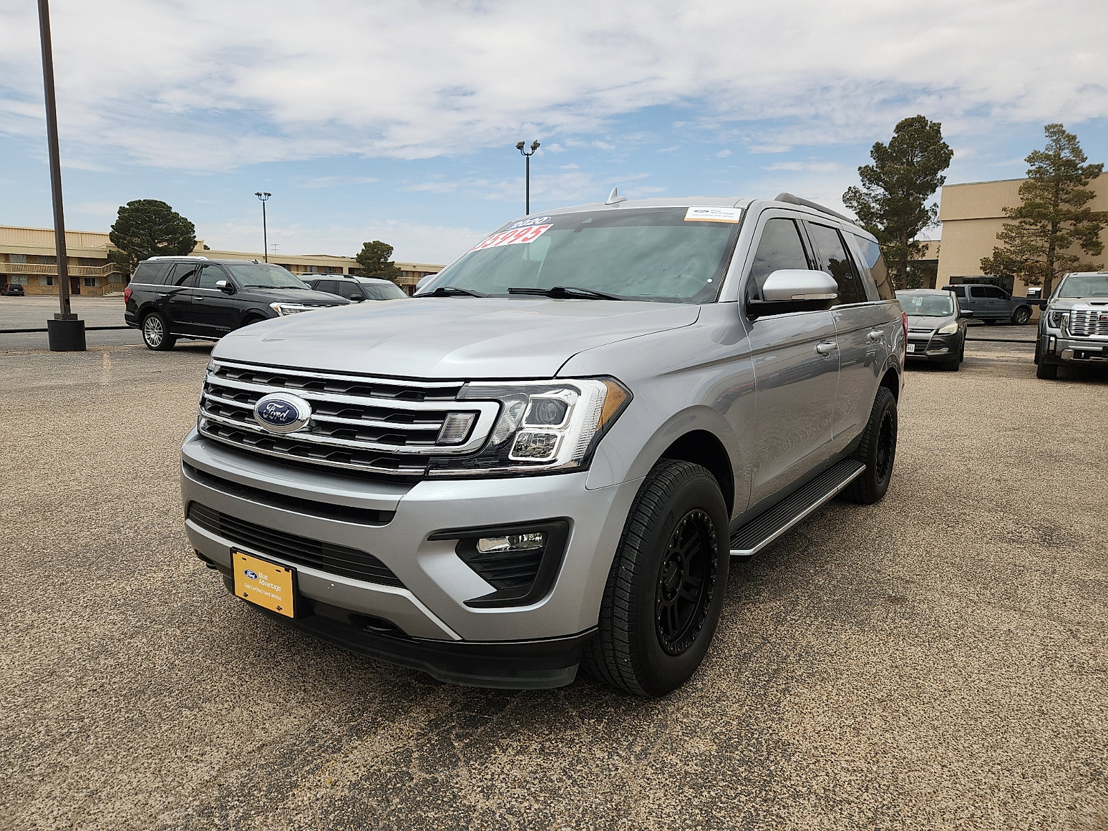 Certified 2020 Ford Expedition XLT w/ Equipment Group 202A AWD/4WD image 3