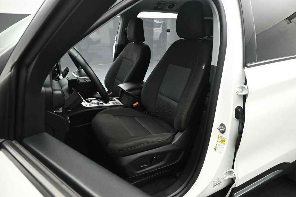 Certified 2023 Ford Explorer XLT RWD image 9