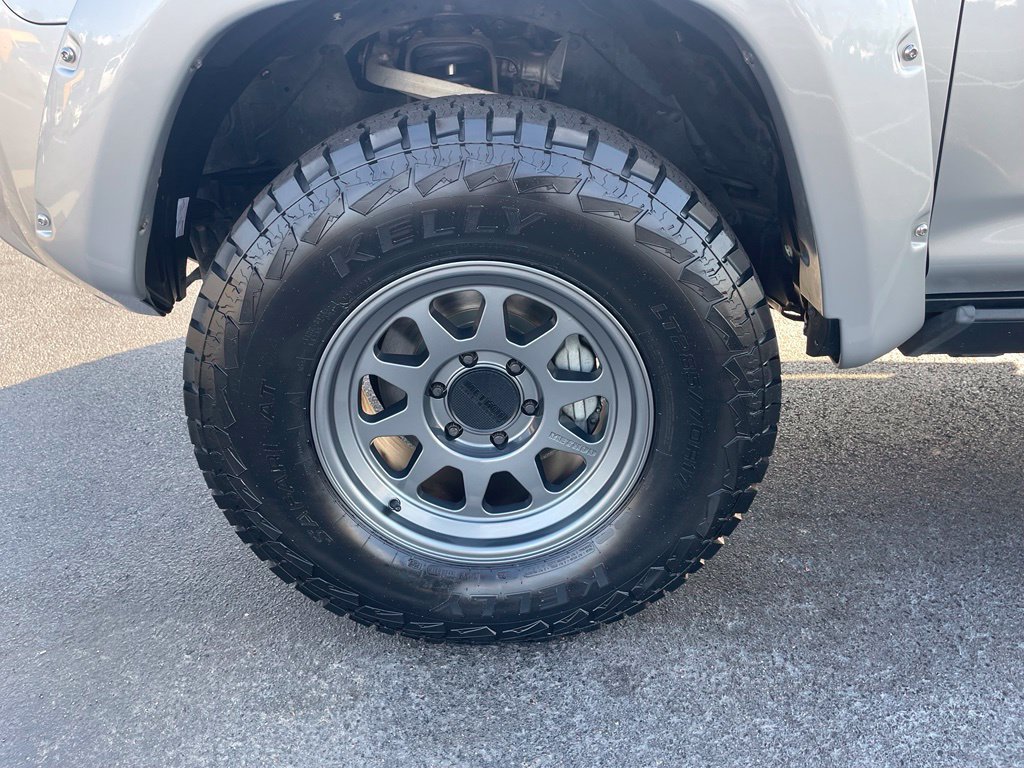 Used 2020 Toyota 4Runner TRD Off-Road AWD/4WD image 29