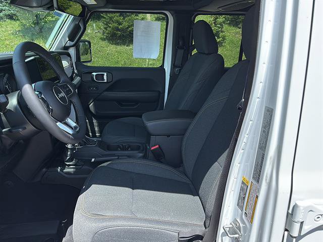 Used 2025 Jeep Wrangler Unlimited Sahara AWD/4WD image 11