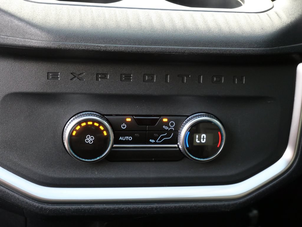 Certified 2025 Ford Expedition Active AWD/4WD image 22