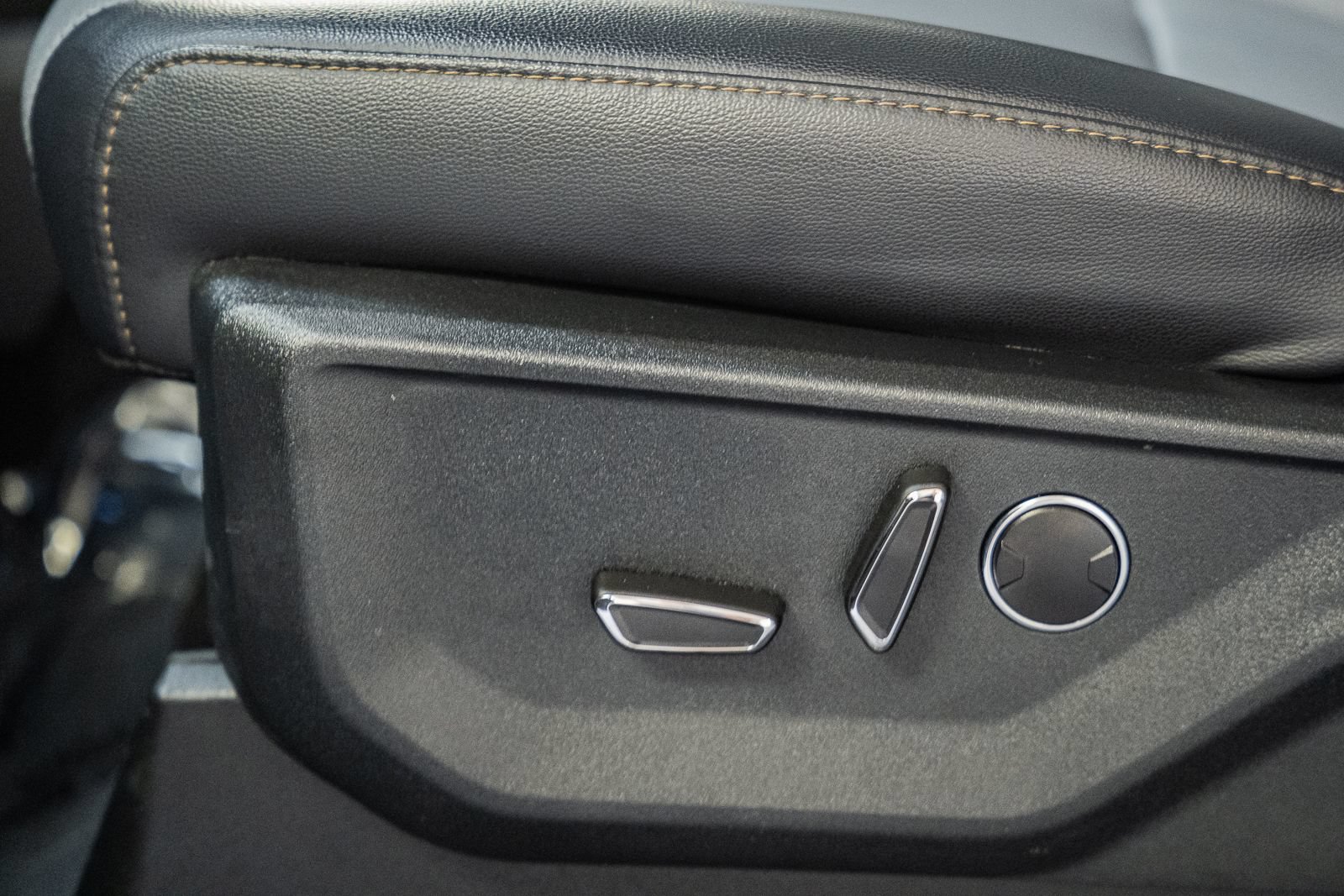 Certified 2025 Ford F150 Lightning Lariat AWD/4WD image 43