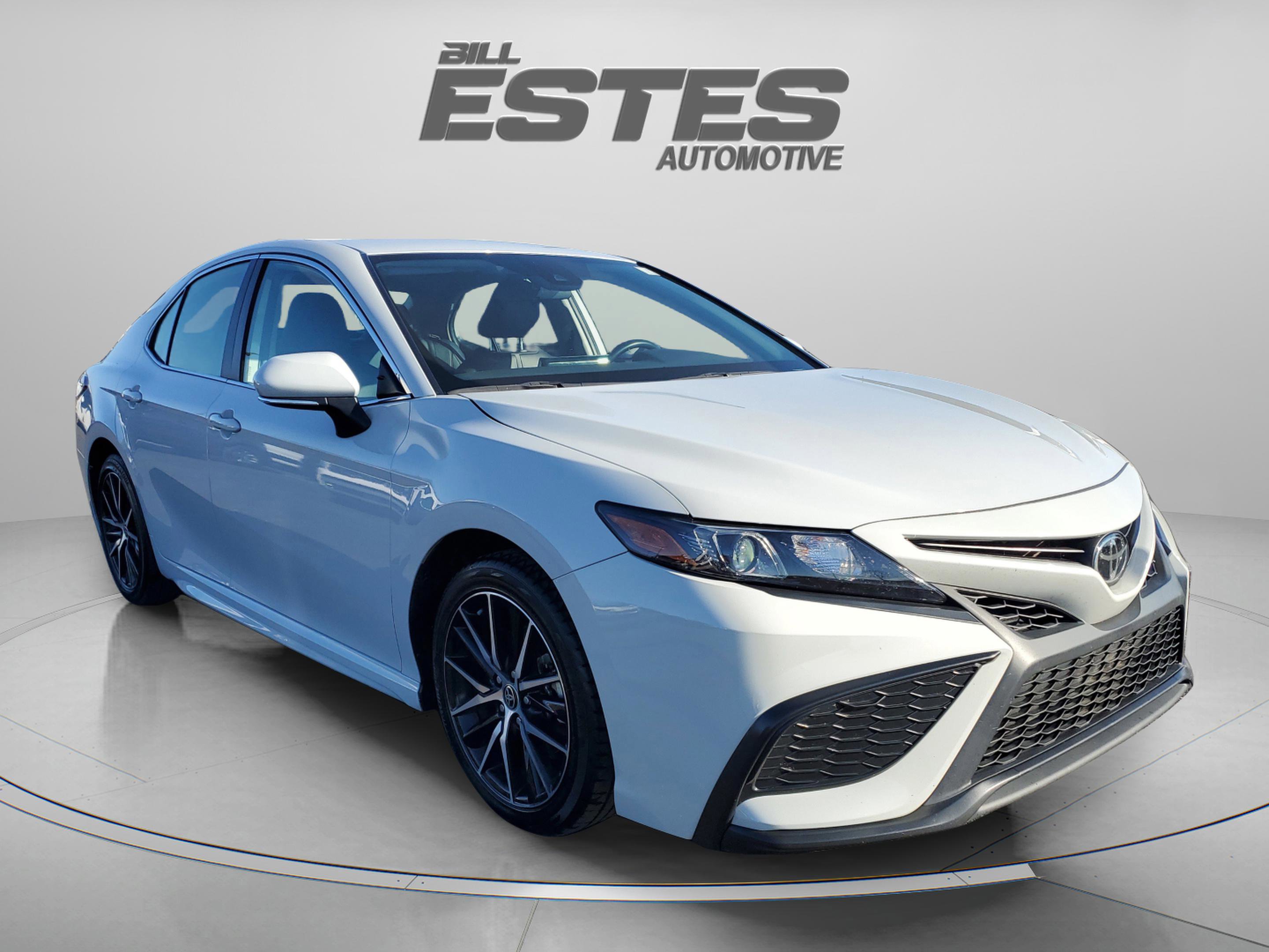 Used 2024 Toyota Camry SE image 4