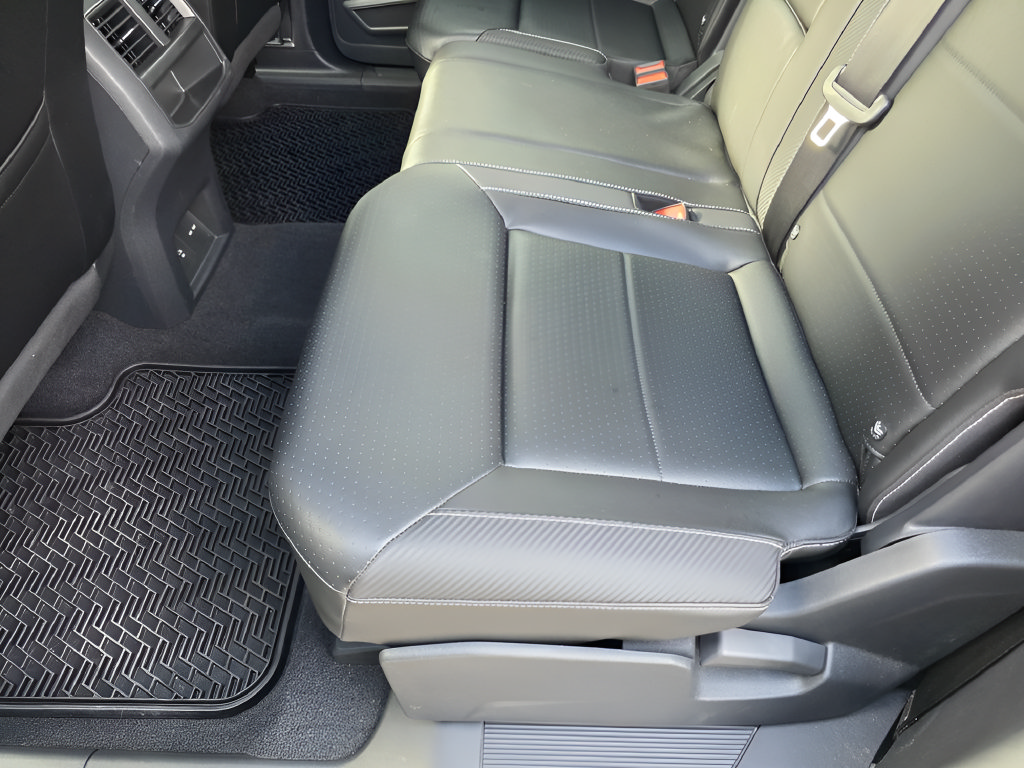Used 2022 Volkswagen Atlas Cross Sport SE w/ Black Wheel Package AWD/4WD image 25