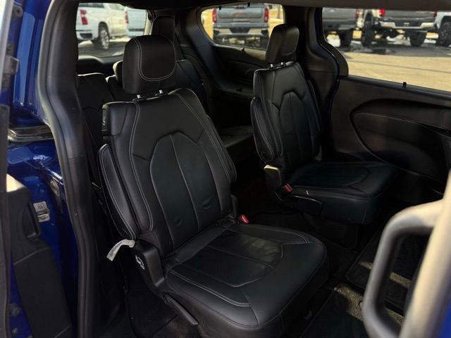Used 2020 Chrysler Pacifica Touring-L w/ Advanced Safetytec Group image 19