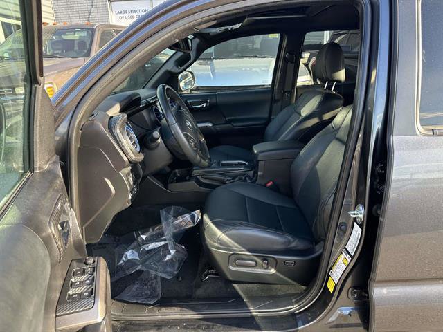 Used 2022 Toyota Tacoma Limited image 15