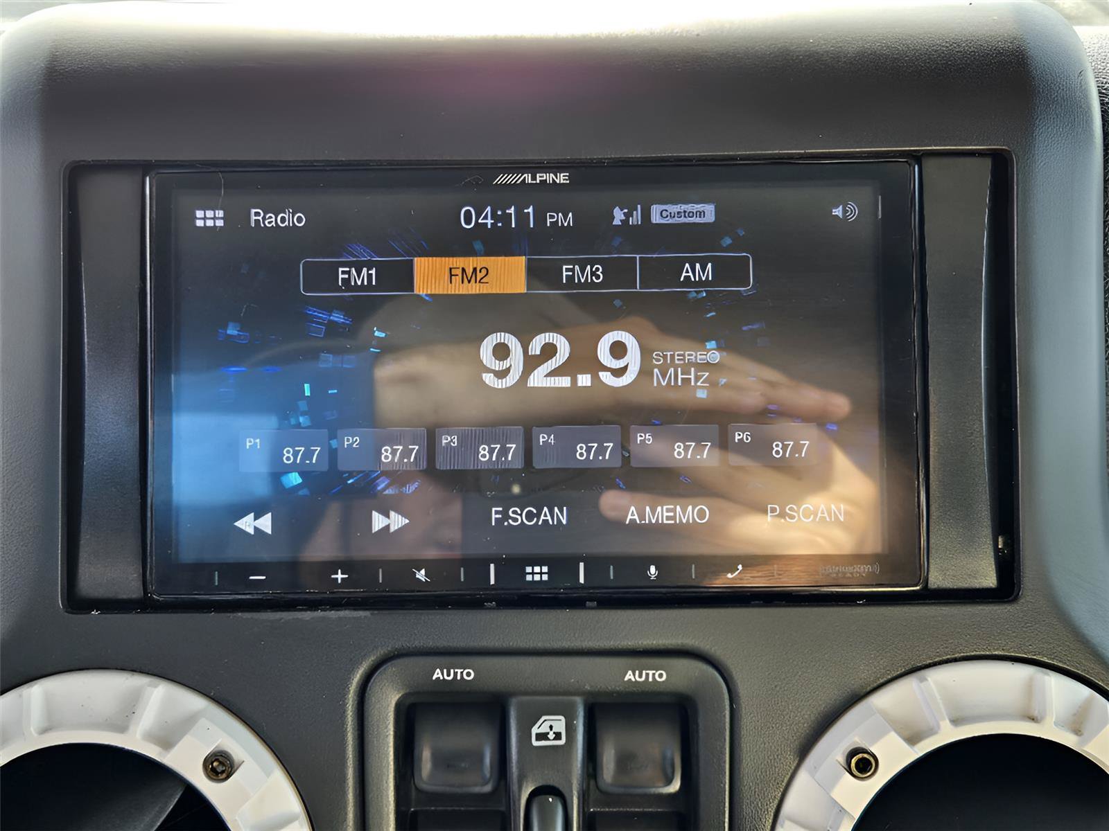 Used 2017 Jeep Wrangler Unlimited Rubicon w/ Connectivity Group AWD/4WD image 15