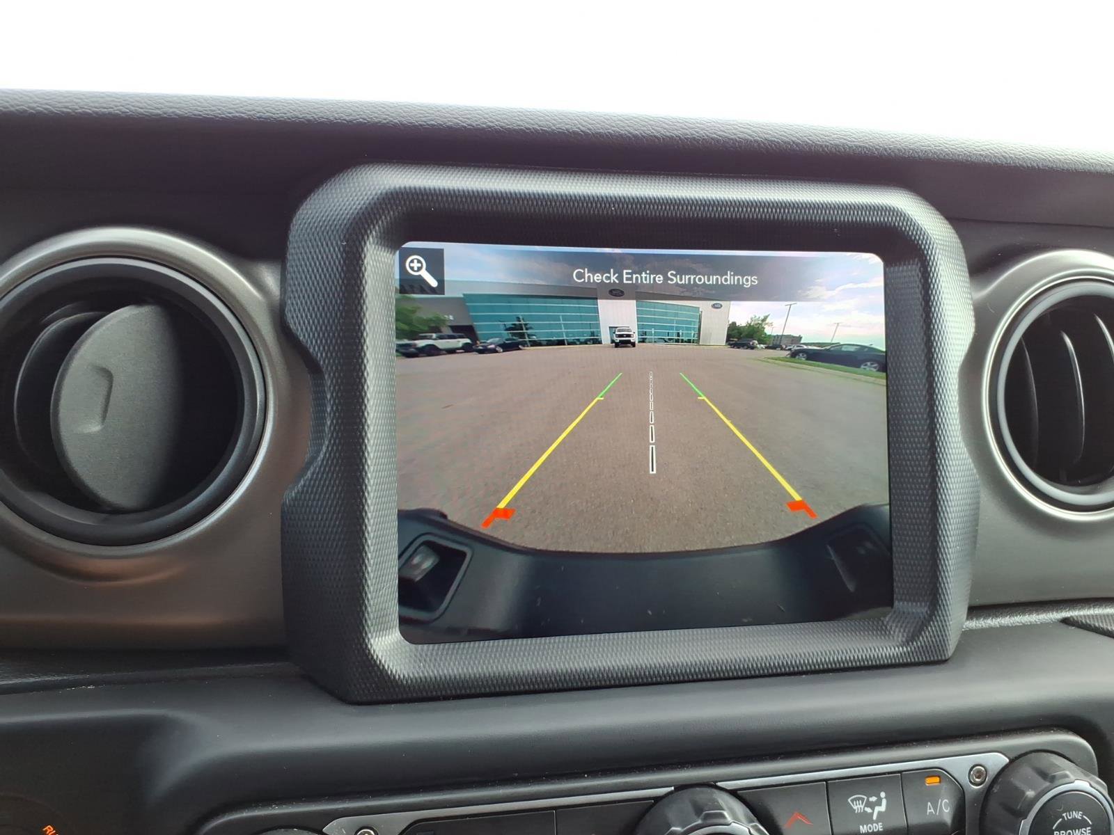 Used 2023 Jeep Gladiator Sport AWD/4WD image 20
