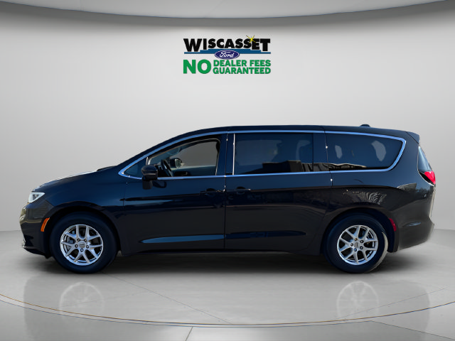 Used 2024 Chrysler Pacifica Touring-L FWD image 2