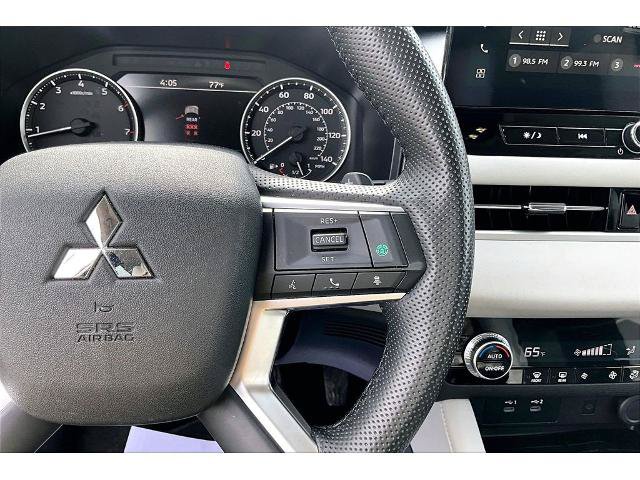 Used 2025 Mitsubishi Outlander SE FWD image 12