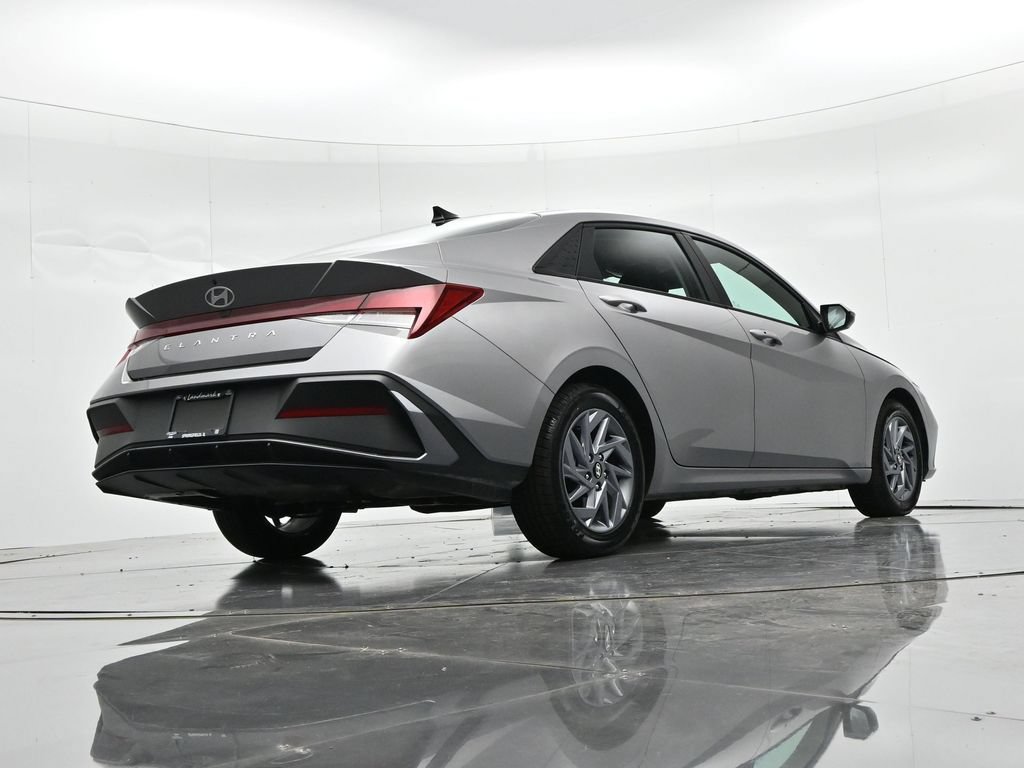 Used 2024 Hyundai Elantra SEL FWD image 26