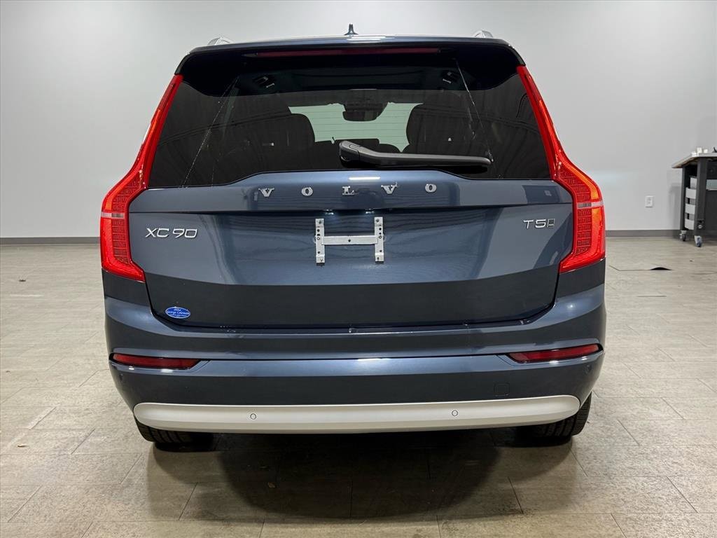 Used 2022 Volvo XC90 T5 Momentum image 5