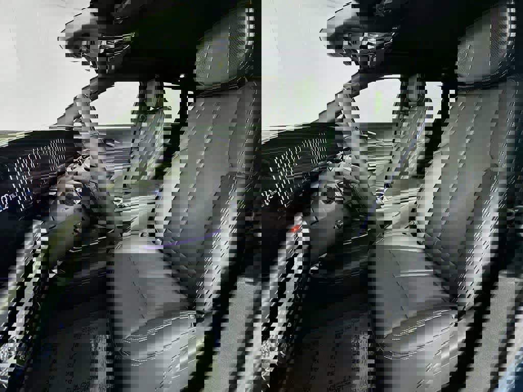 Used 2024 Cadillac Lyriq Luxury image 15