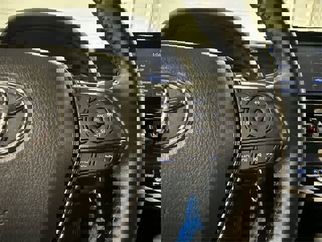 Used 2023 Toyota Camry SE image 9