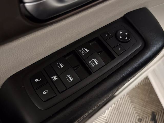 Used 2023 Chrysler Voyager LX FWD image 16