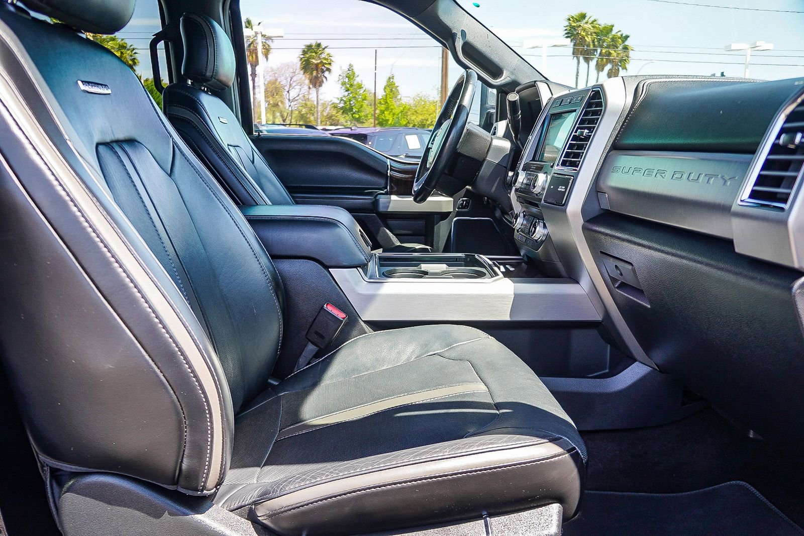 Certified 2017 Ford F250 Platinum w/ Platinum Ultimate Package image 18