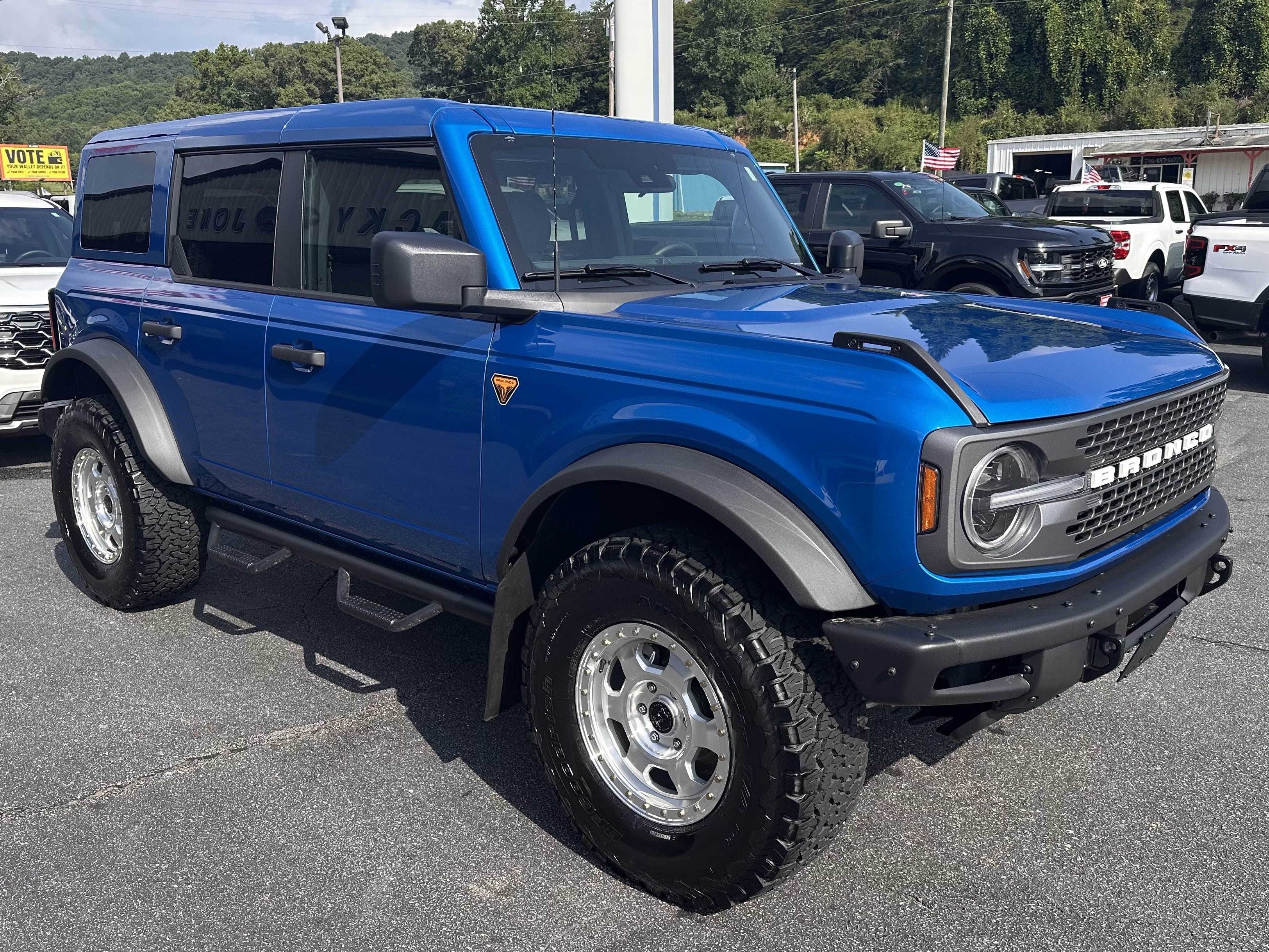 Certified 2025 Ford Bronco Badlands w/ Sasquatch Package AWD/4WD image 4