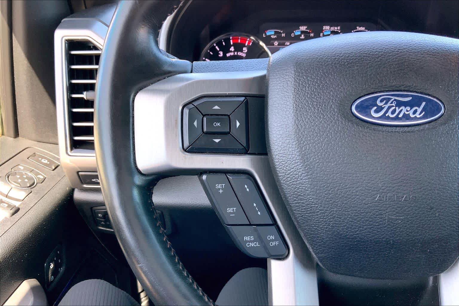 Certified 2019 Ford F250 Platinum w/ Platinum Ultimate Package AWD/4WD image 24