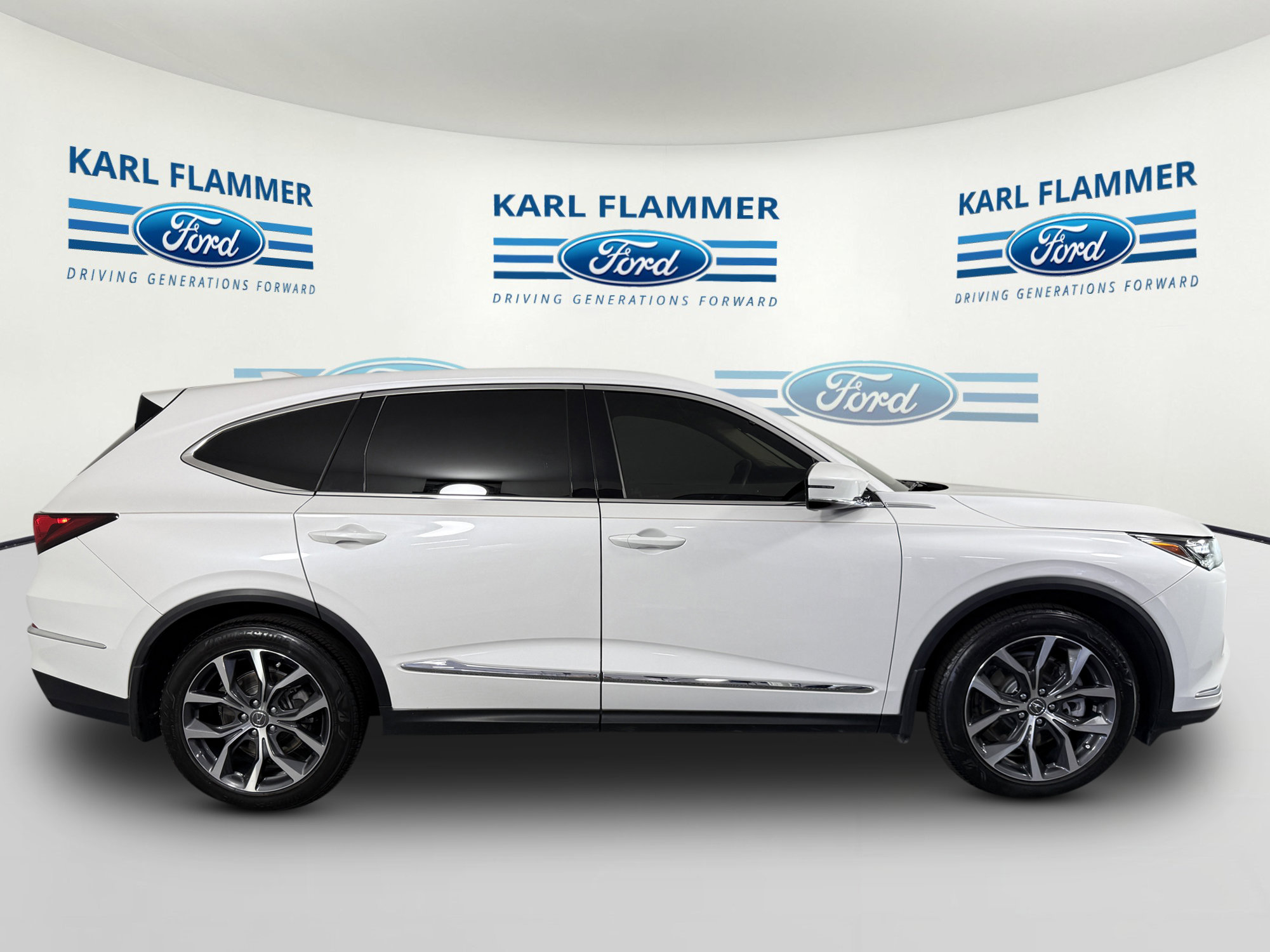 Used 2023 Acura MDX SH-AWD w/ Technology Package image 2