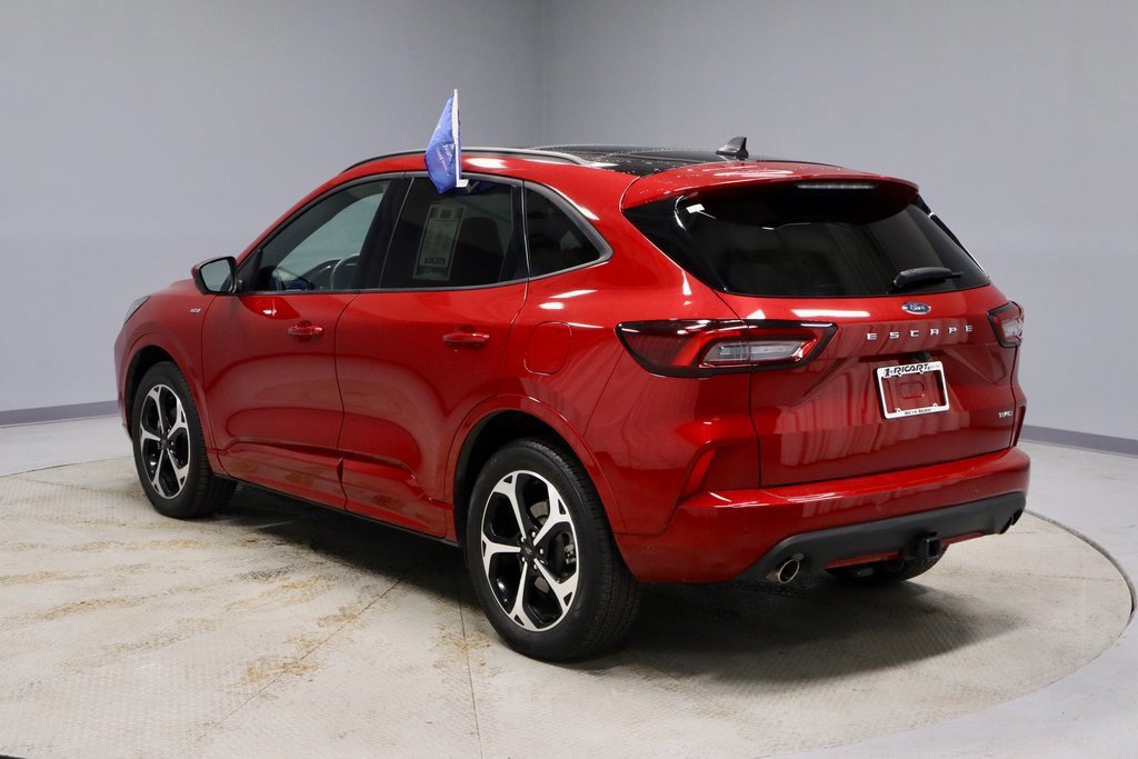 Certified 2023 Ford Escape ST-Line Select w/ Tech Pack #2 image 3