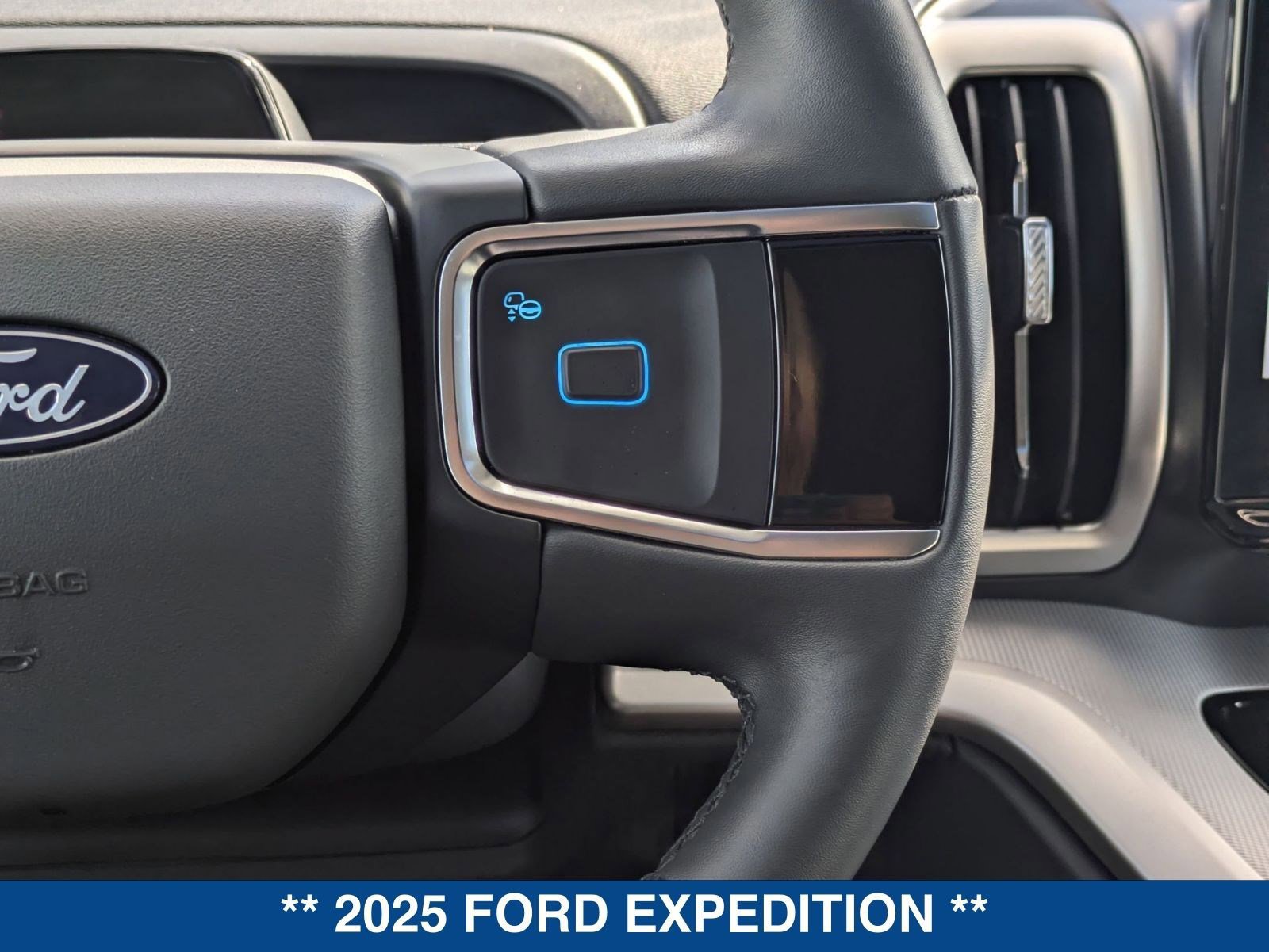 Certified 2025 Ford Expedition Active image 31