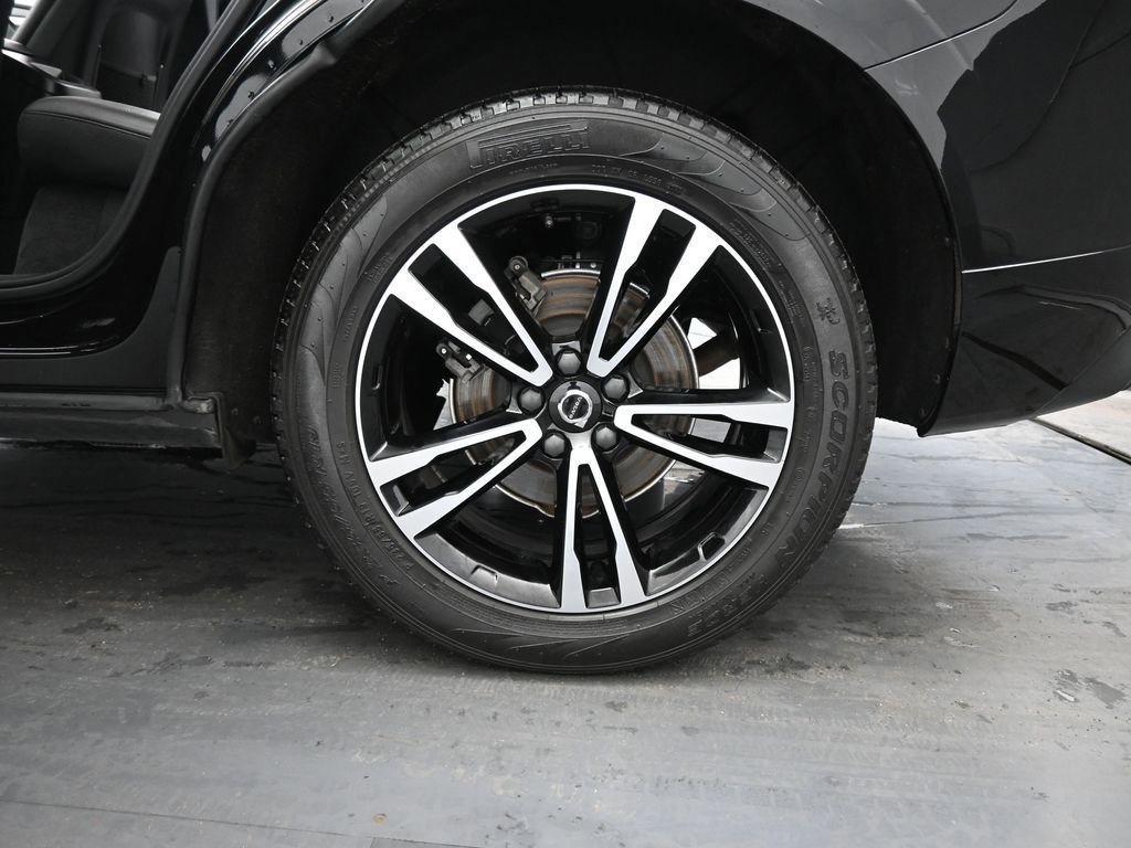 Used 2021 Volvo XC60 T5 Momentum w/ Premium Package image 49