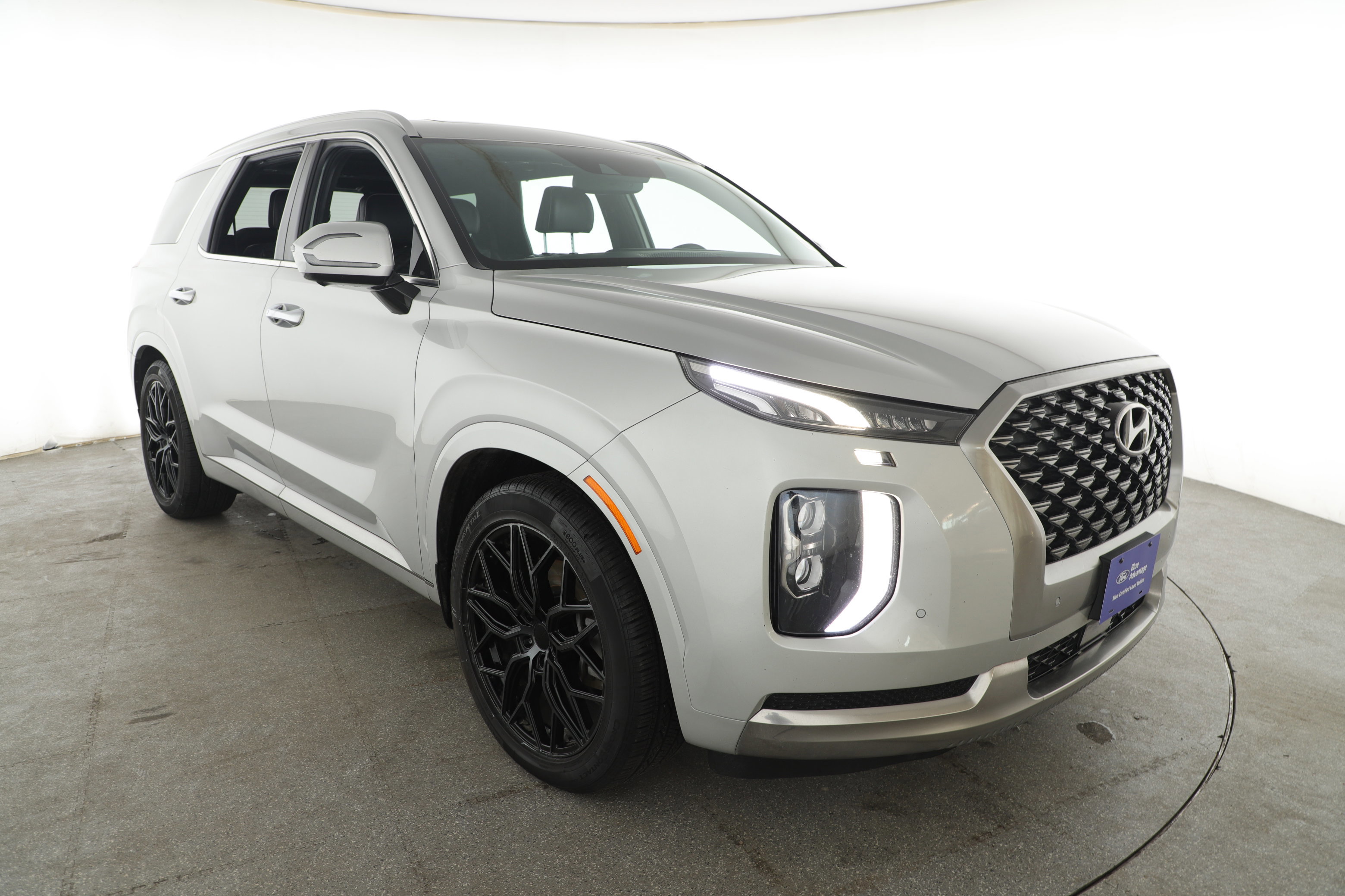 Used 2022 Hyundai Palisade Calligraphy w/ Winter Package image 3