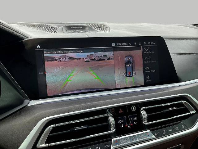 Used 2020 BMW X7 M50i w/ Dynamic Handling Package AWD/4WD image 16